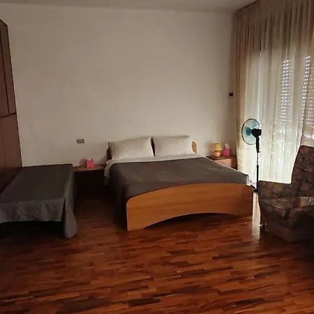 Oleggio Apartment 奥莱焦