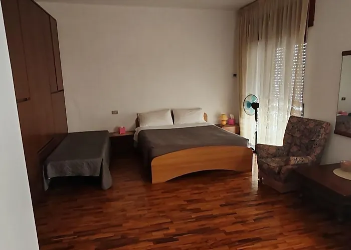 Oleggio Apartment אולג'ו