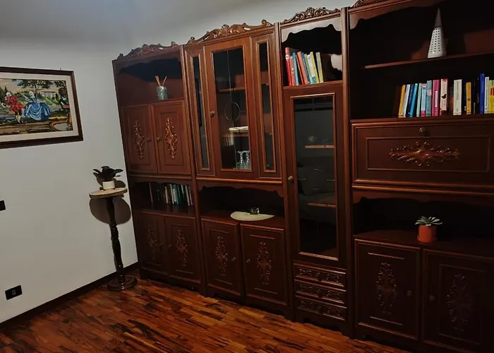 Oleggio Apartment אולג'ו